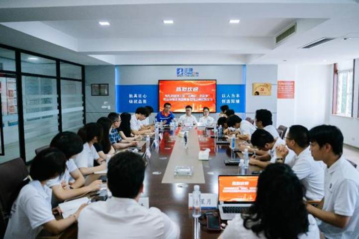 许多人在餐厅里 AI 生成的内容可能不正确。
