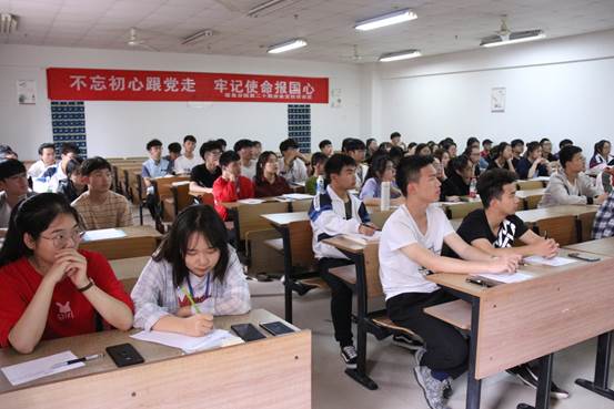 说明: J:\奖学金\2019春\新闻稿\信息与传媒分院第二十期业余党校\信息与传媒分院第二十期业余党校\照片\4.26 (2).JPG