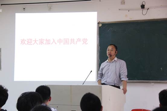 说明: J:\奖学金\2019春\新闻稿\信息与传媒分院第二十期业余党校\信息与传媒分院第二十期业余党校\照片\4.24 (1).JPG